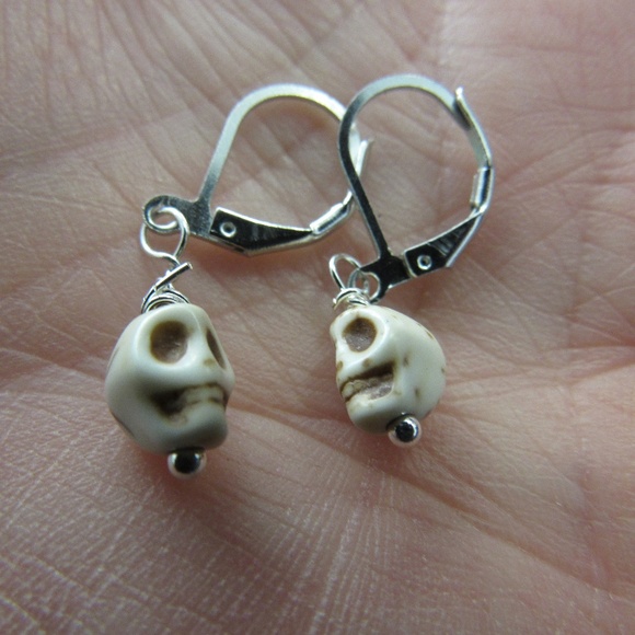 Hand Made Magnesite Stone Little Skull Ear… - Picture 1 of 2